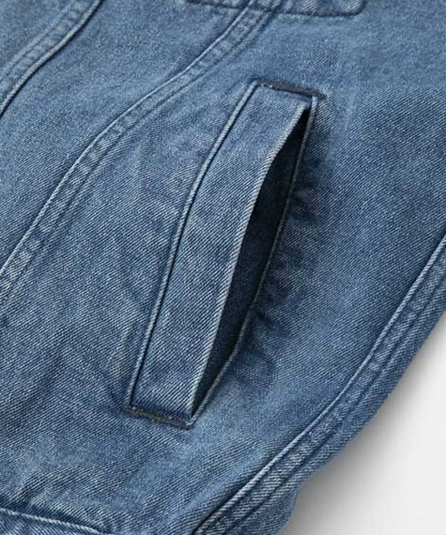 DENIM TRUCKER JACKET