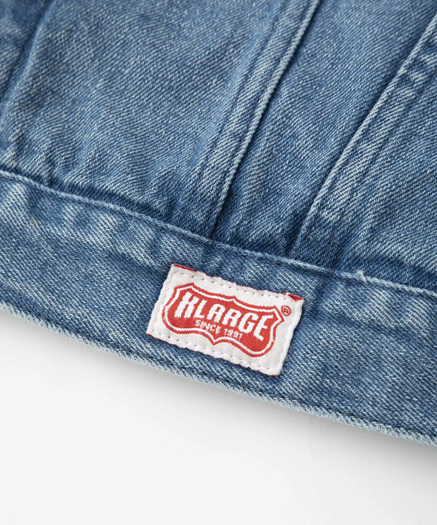 DENIM TRUCKER JACKET