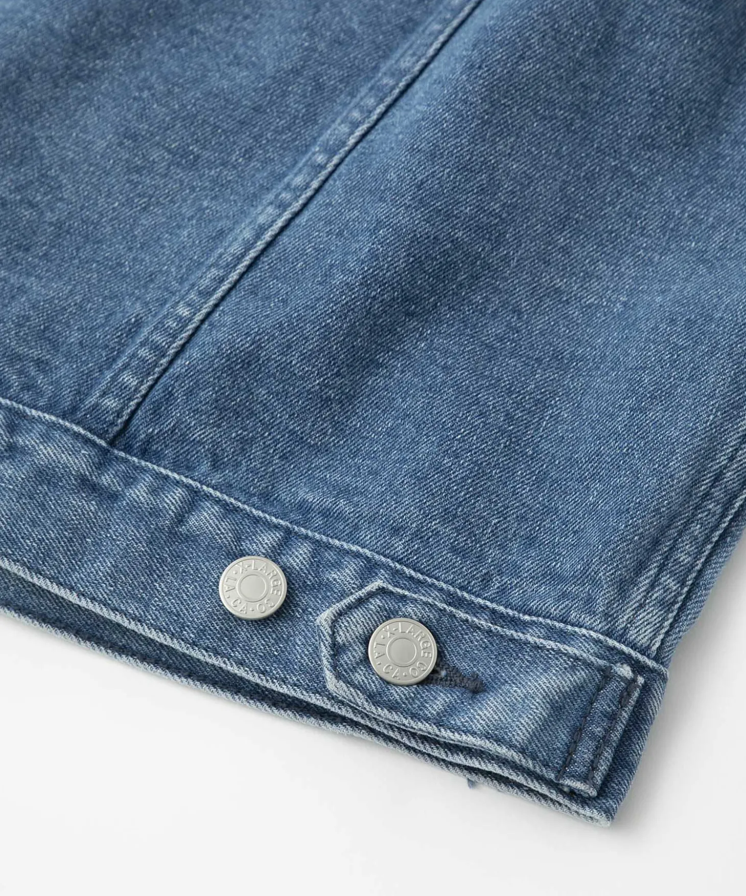 DENIM TRUCKER JACKET